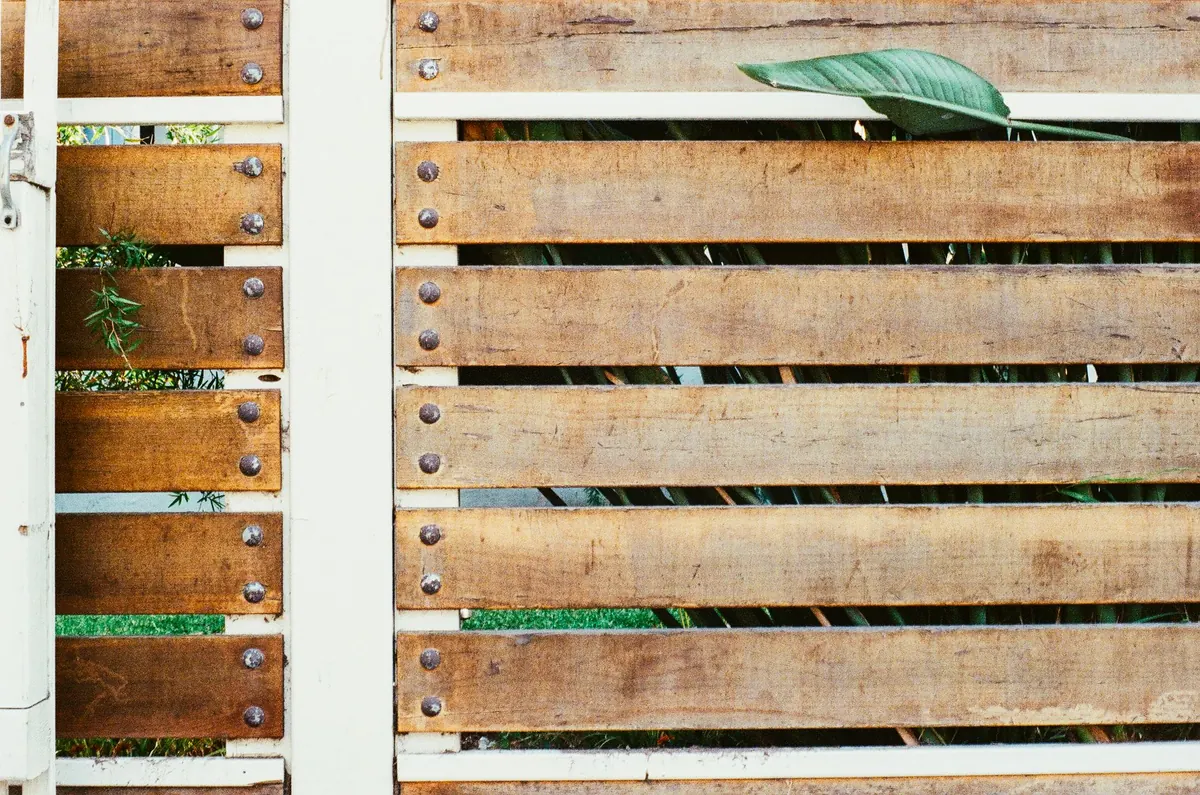 A Beginner's Guide to UK Fence Panel Types: Closeboard, Palisade, Picket and Post-and-Rail